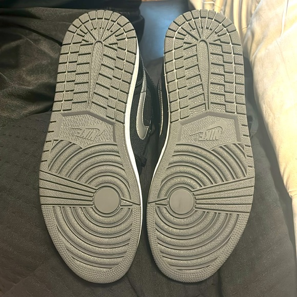 Men’s Air Jordan 1 retro mid SE - Picture 7 of 9